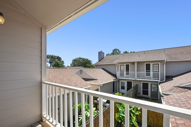 Building Photo - 14020 Schroeder Rd