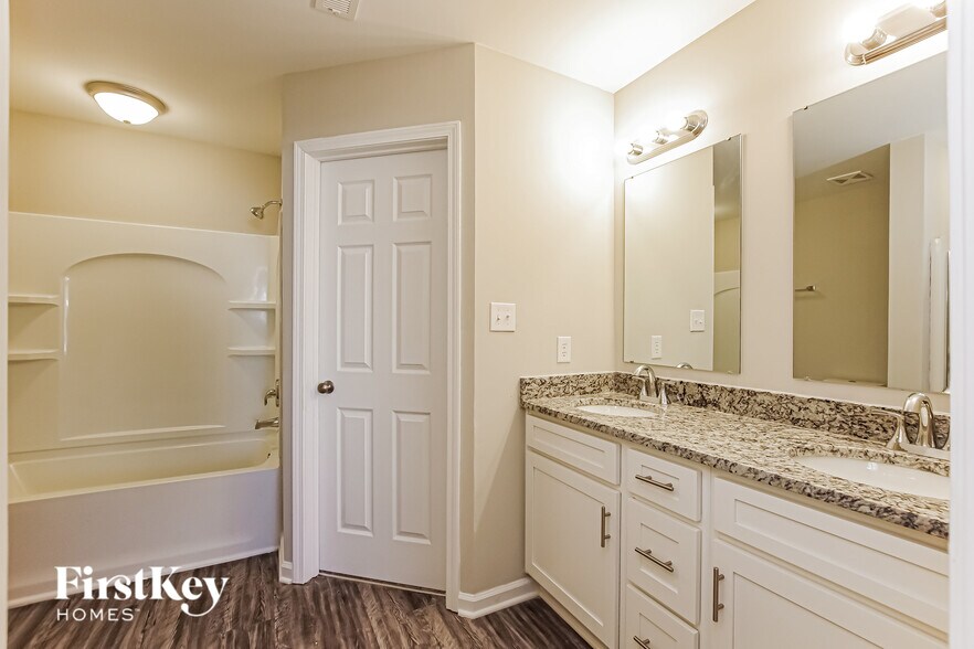 Building Photo - 2301 Jacobs Ct