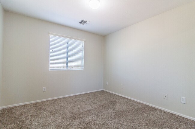 Building Photo - GORGEOUS 3BED 2.5 BATH HOME  NEAR CRIMSON/US60