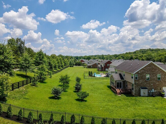 Building Photo - **RARE, EXECUTIVE HOME ON OVER HALF AN ACR...