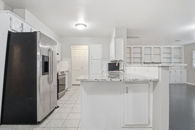 Building Photo - 3717 N Eagle Ln