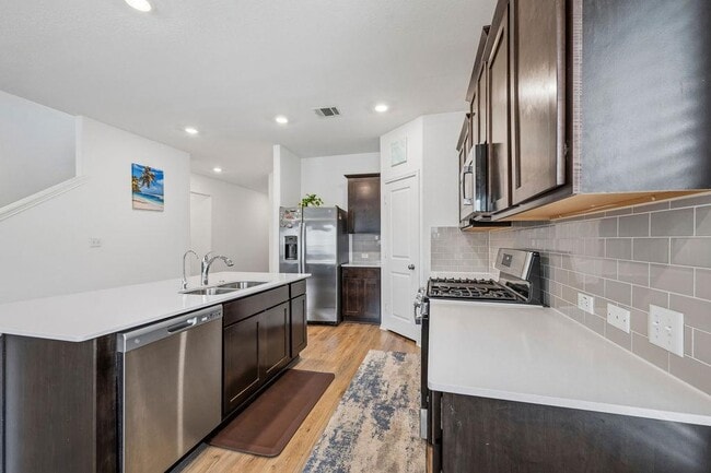 Building Photo - 1733 Catahoula Dr