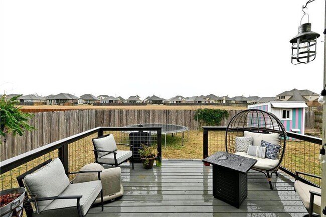 Building Photo - 6825 Leonardo Dr