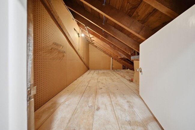 Building Photo - 1115 Kelly Ave