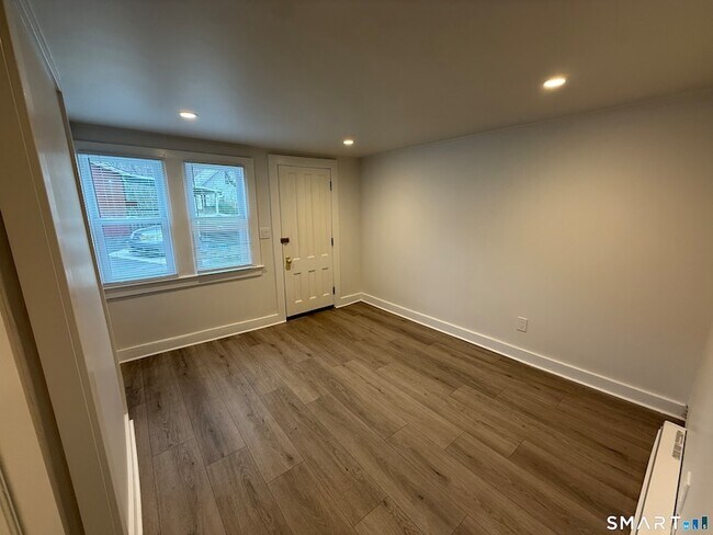 Building Photo - 170 N State St