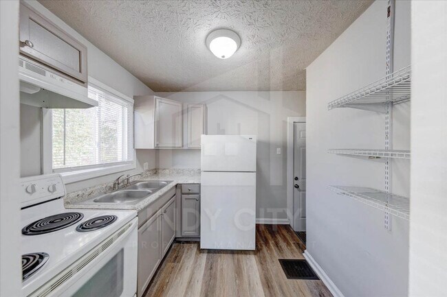 Building Photo - 3539 Prospect St