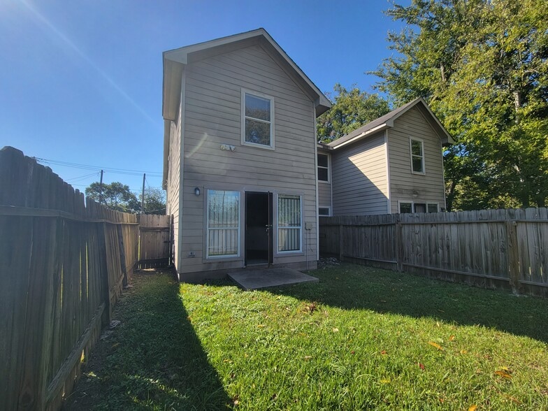 Building Photo - 3813 Lydia St