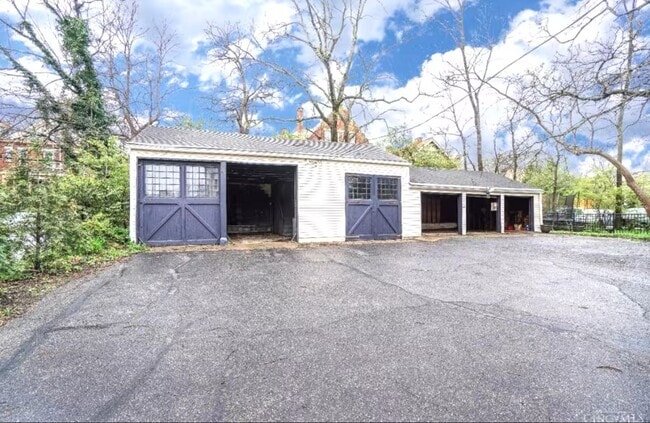 Building Photo - 3507 Clifton Ave