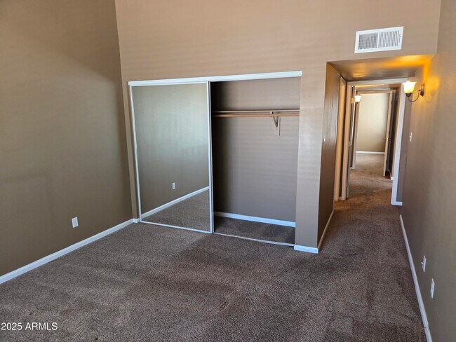 Building Photo - 10055 E Mountainview Lake Dr