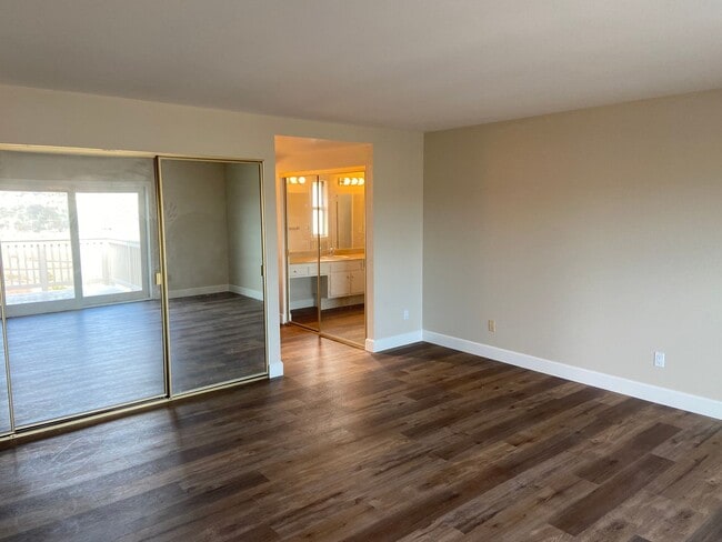 Building Photo - Updated 5 Bed, 3 Bath in Lomas Santa Fe Hi...