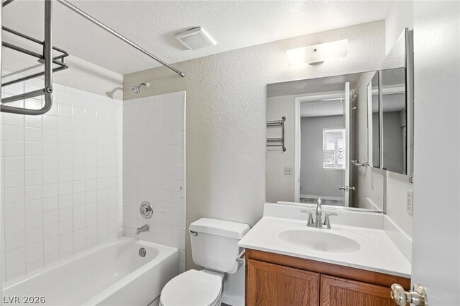 Building Photo - 916 Rockview Dr