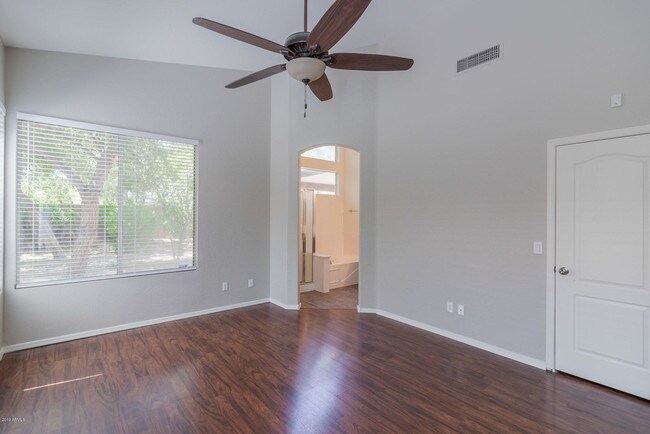 Building Photo - 230 S Pineview Pl