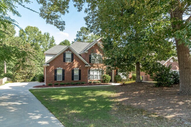 Building Photo - Private, 5 bedroom, 3.5 bath, Evans home-overlooking the woods!