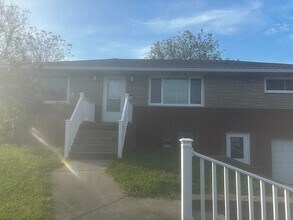 Building Photo - 1145 University Dr