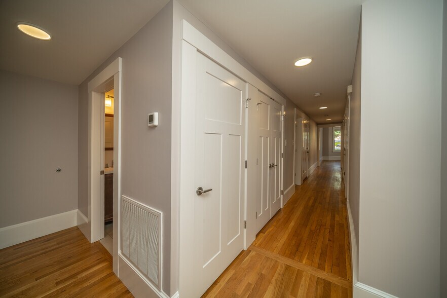 Building Photo - 1590 Cambridge St