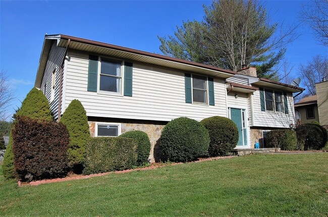Building Photo - Available for the 2026-2027 leasing term
