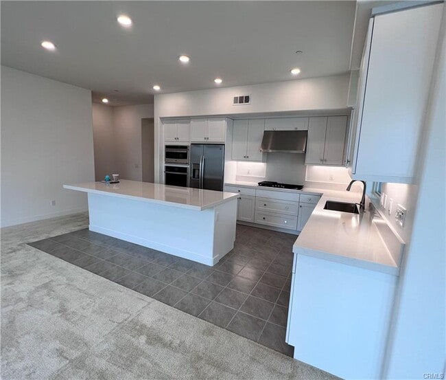 Building Photo - 215 Sash