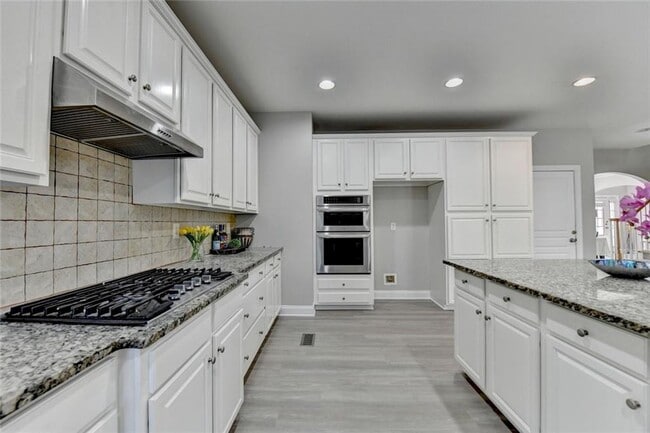 Building Photo - 4805 Shelbourne Dr