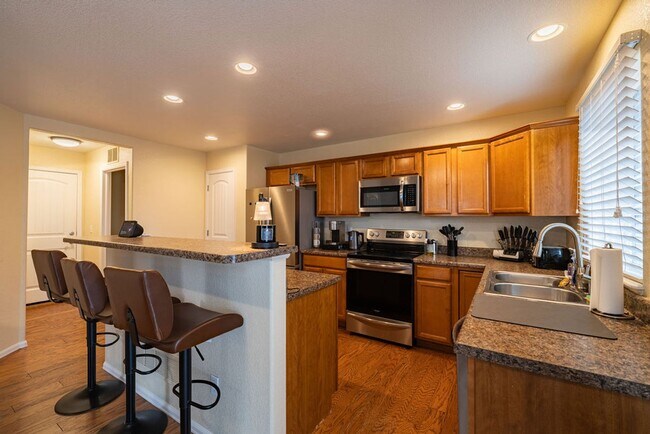 Building Photo - Short Term FULLY FURNISHED 3 bed home in Lorson Ranch!!!!