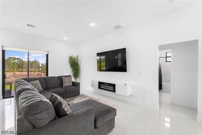 Building Photo - 2608 25th St W