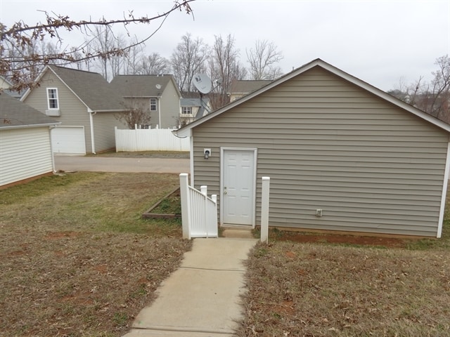 Building Photo - 9002 Glenashley Dr