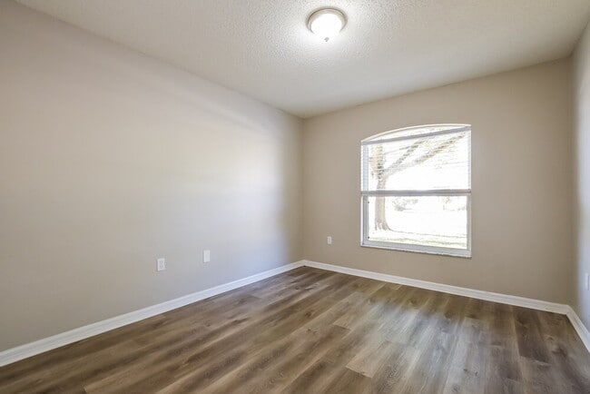 Building Photo - 337 Placid Lake Dr