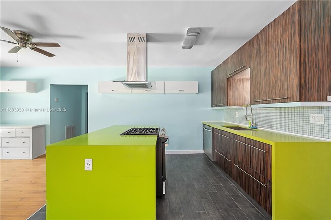 Building Photo - 1600 NE 110th Terrace