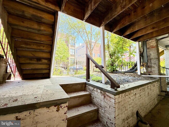 Building Photo - 1004 Girard St NW