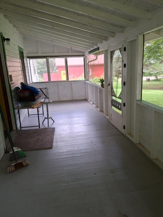 Building Photo - 836 N Chodikee Lake Rd