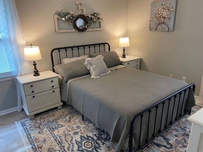 Building Photo - l2432 Largo Drive- furnished