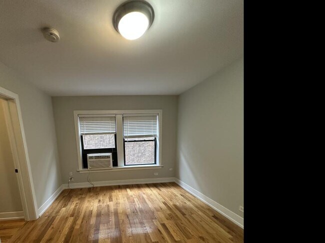 Building Photo - 0 bedroom in Chicago IL 60614