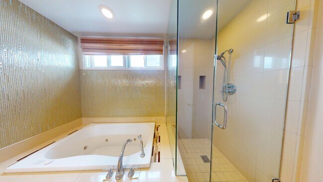 Building Photo - Luxurious Condominium | Rooftop Deck with Bay and Downtown Views