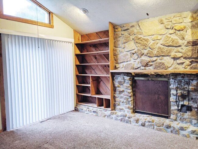 Building Photo - 208 S Hillsdale Dr