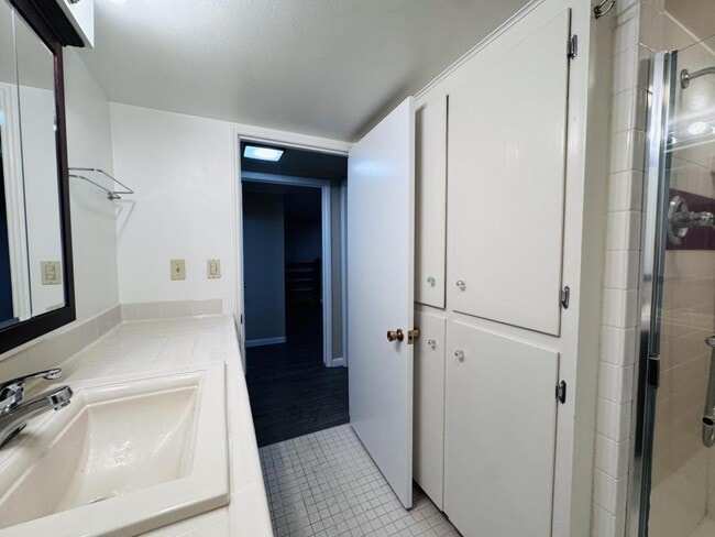 Building Photo - 1819 5th Ave