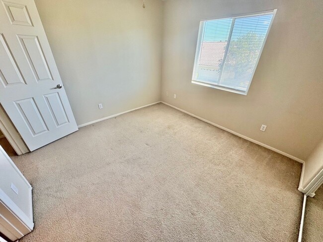 Building Photo - Beautiful Northwest Las Vegas home with functional layout