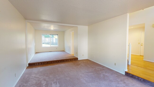 Building Photo - Prime Mountain Park Location! Minutes to D...