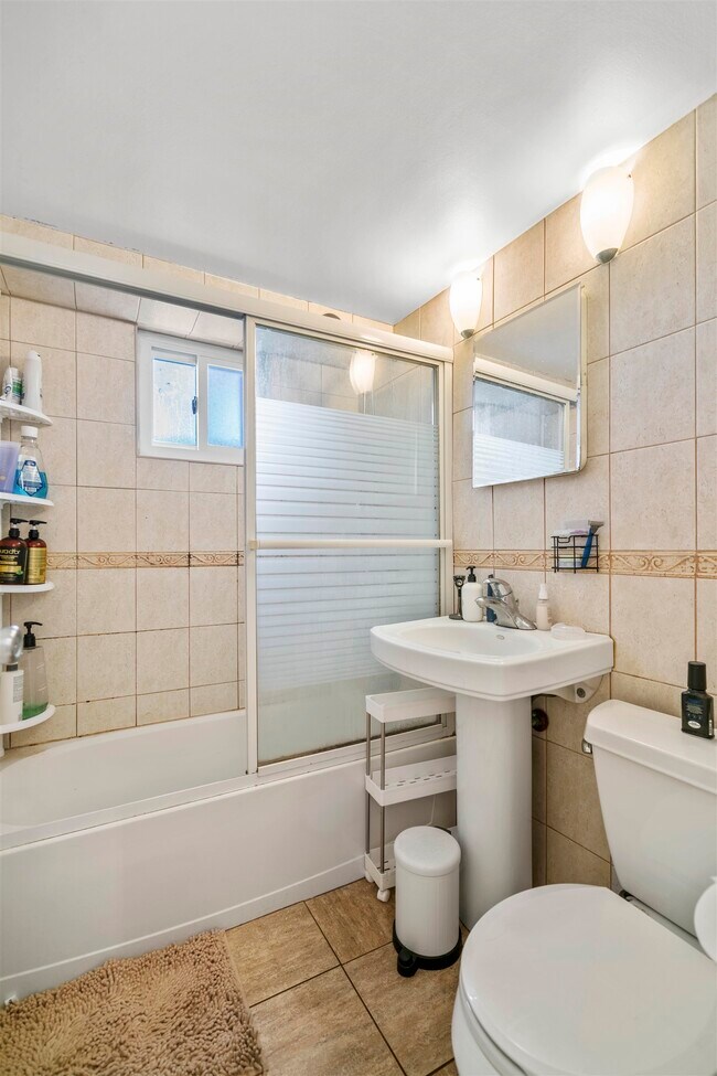 Building Photo - 40 Hauxhurst Ave