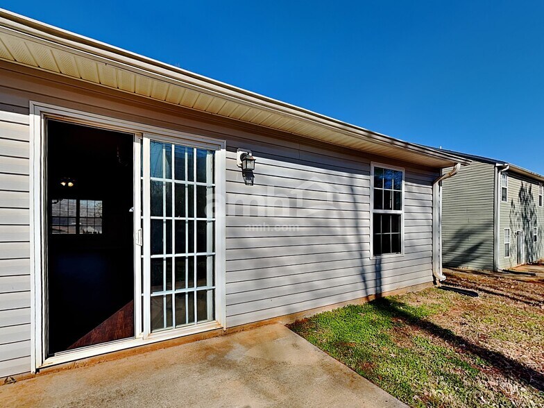 Building Photo - 147 Crescent Creek Ct