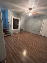 Building Photo - 2 Bedroom 1 Bath Duplex