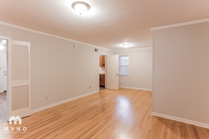 Building Photo - 1176 Cedar Cir S