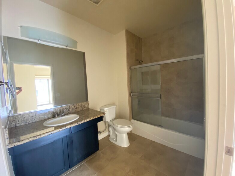 Master Bath - 5827 Carlton Way