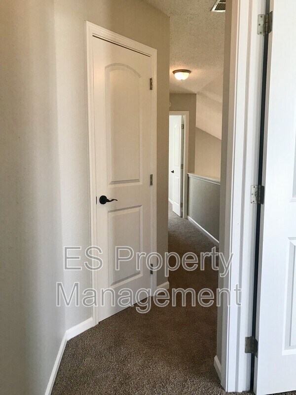 Building Photo - 4481 Redcliff N Ln