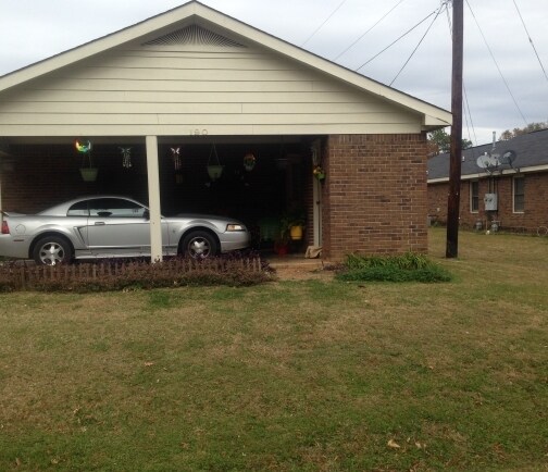 Parking Area - 180 Hennon Dr NW