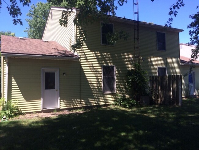 Building Photo - 6839-6841 Woodlake