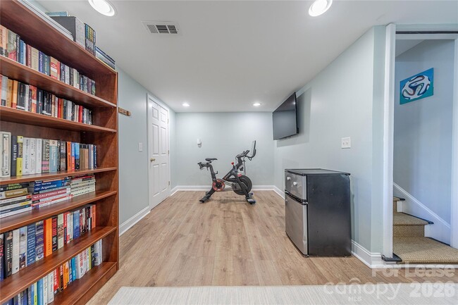 Building Photo - 2101 Dartmouth Pl