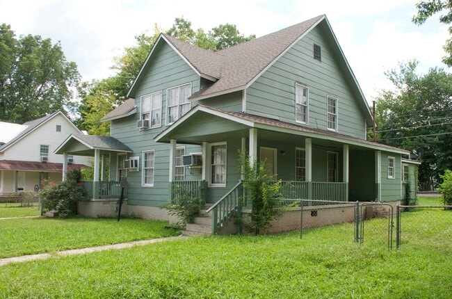 Building Photo - 3308 Bradley St SW