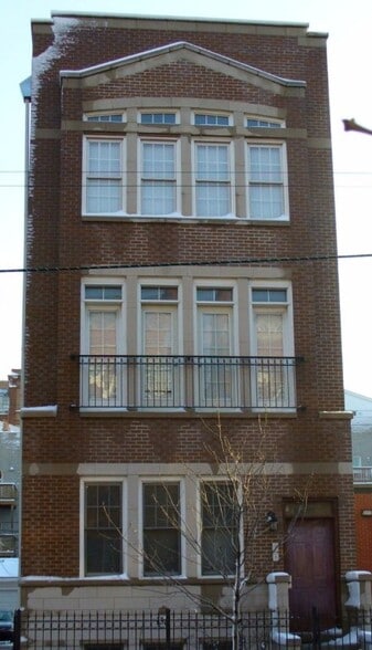 Primary Photo - 1321 W Belmont Ave