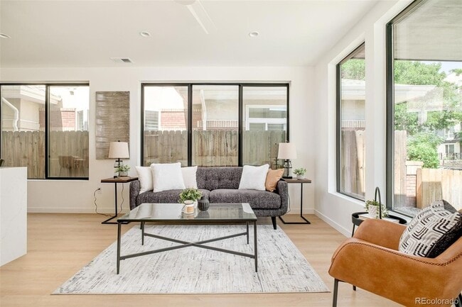 Building Photo - 267 S Jackson St