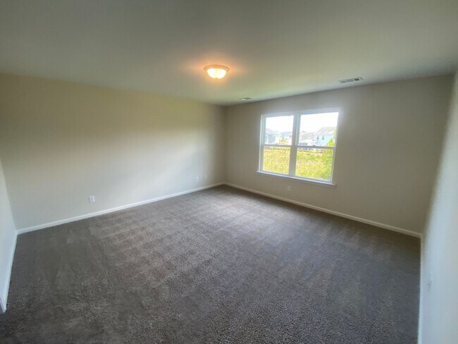 Building Photo - 5 bedroom, 3 bath home in Savannah,Ga for ...