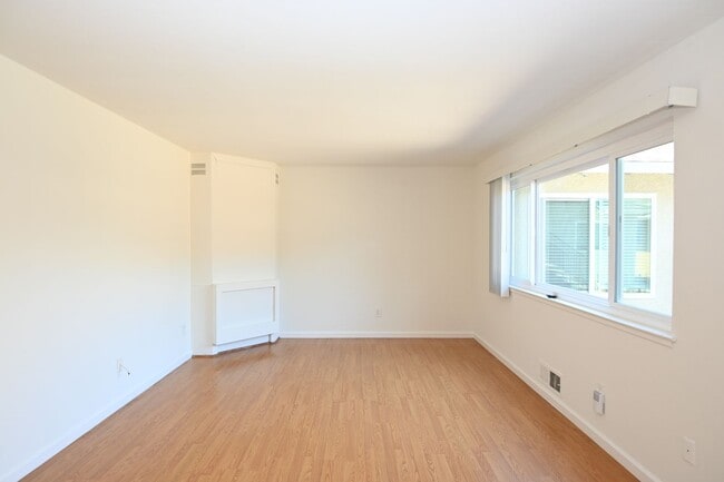 Building Photo - 460 Richfield Dr